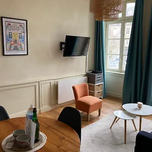 L'aparthé - Cosy Avec Vue Sur La Place Du Marché Dinan